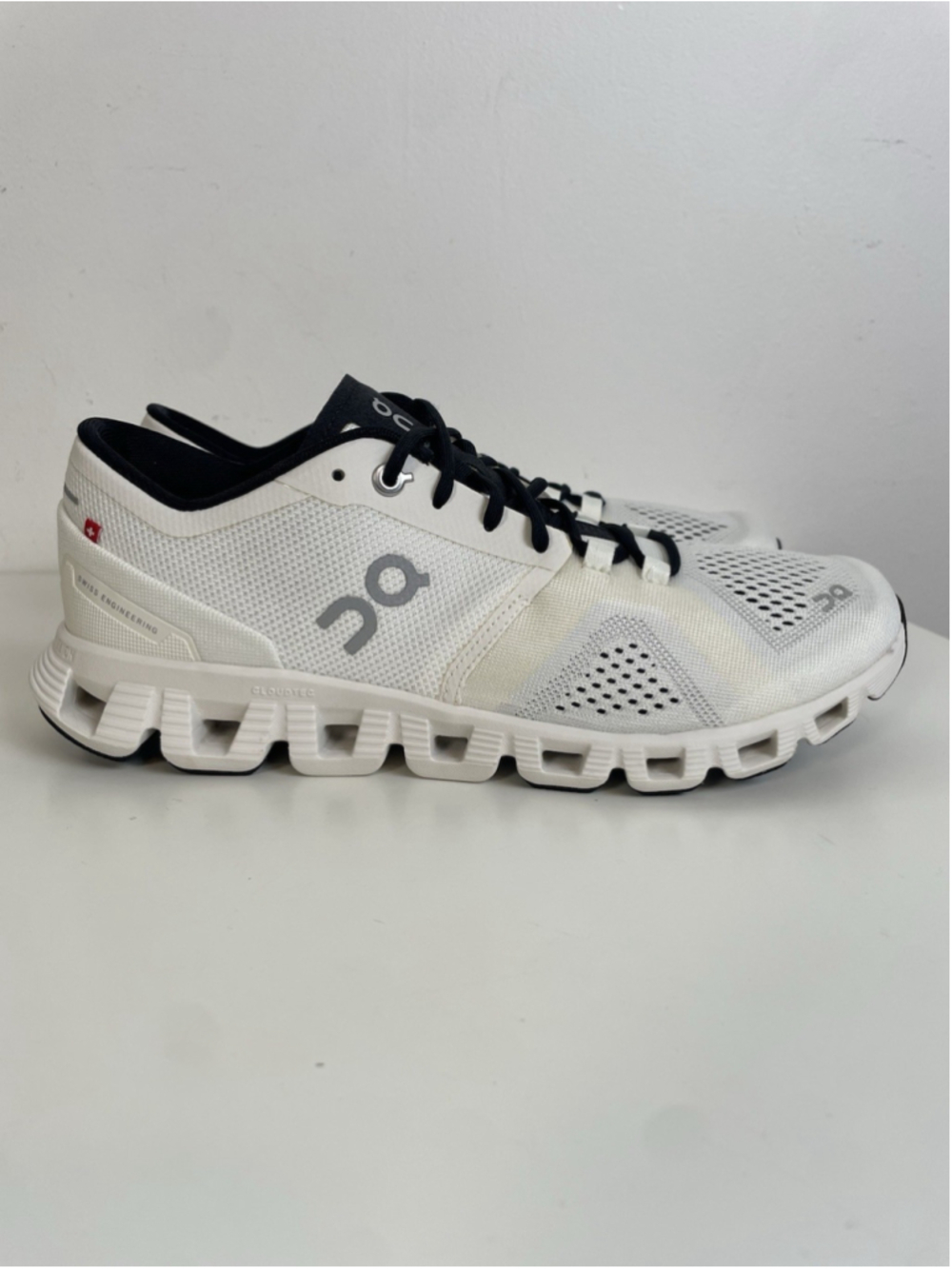 On Cloud X Women's Size 9.5 White Lightweight Cross Training Shoes Sneakers MINT